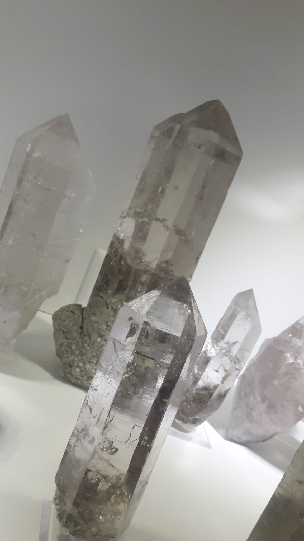 Von Schönheit geprägte Kristalle und Mineralien im Schweizer Strahler Museum Werner Schmidt